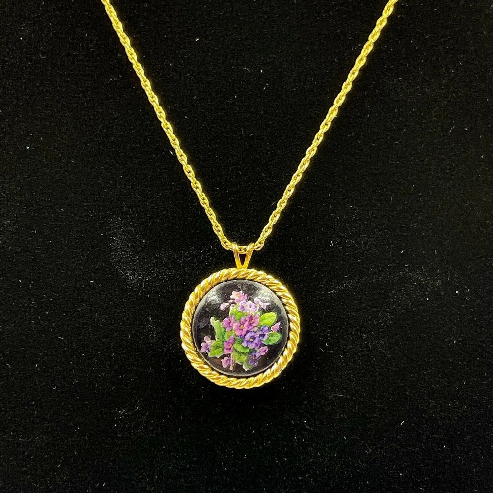 Vintage 18" Trifari Necklace Gold Tone with Flower Pendant Estate